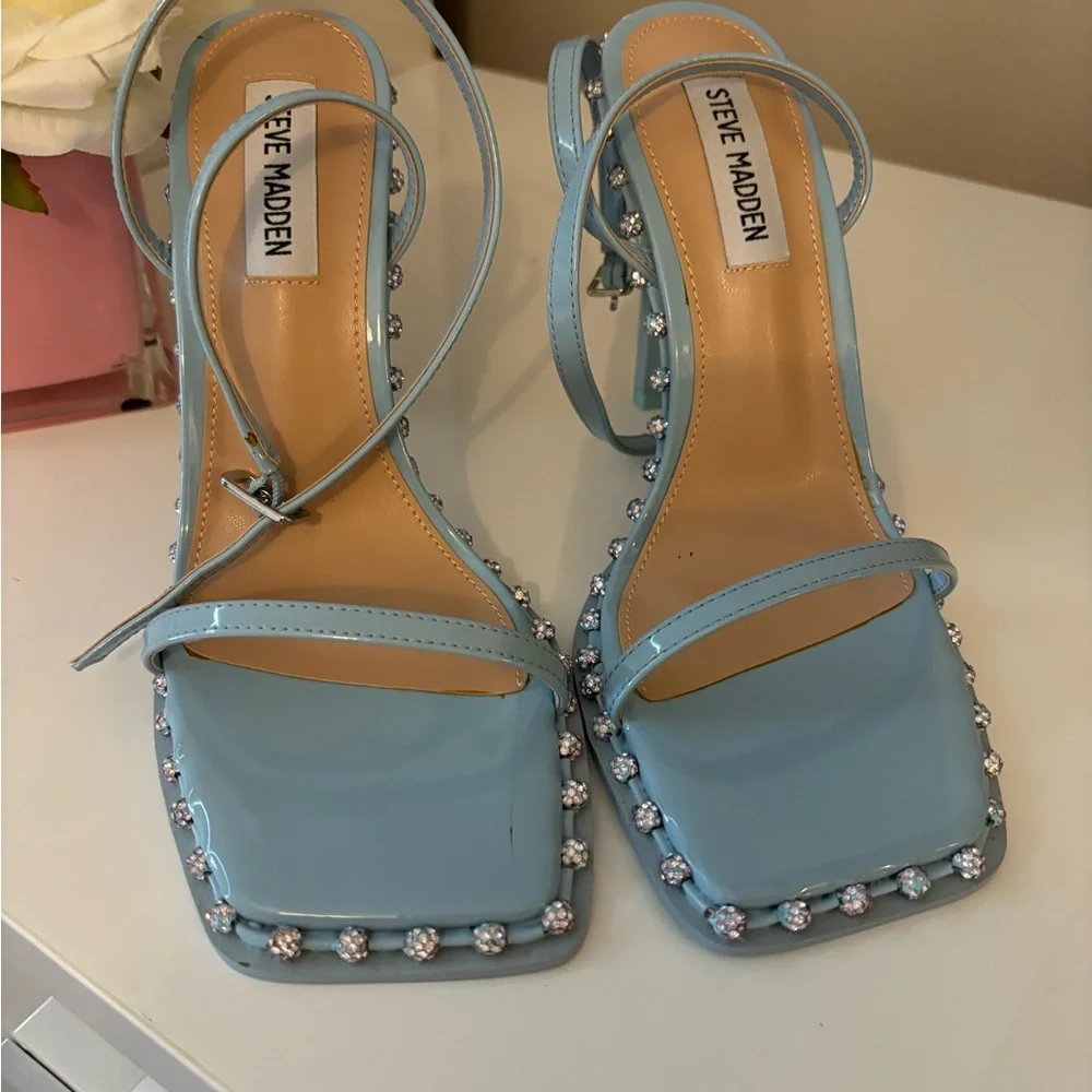 Heels - Picture 4 of 4